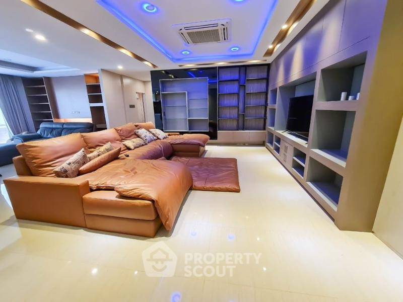 picture 2-BR Condo at Le Premier 1 Condominium near MRT Sukhumvit (ID 2834502) - 3/8
