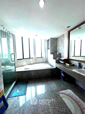 ขายคอนโด : คอนโด 4 ห้องนอน ขนาด 312 ตร.ม. รอยัล ริเวอร์ เพลส ยานนาวา (ID 2918459)