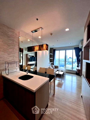 คอนโดให้เช่า : คอนโด 1-ห้องนอน ที่ ริธึ่ม สาทร ใกล้ BTS สะพานตากสิน (ID 3231325)
