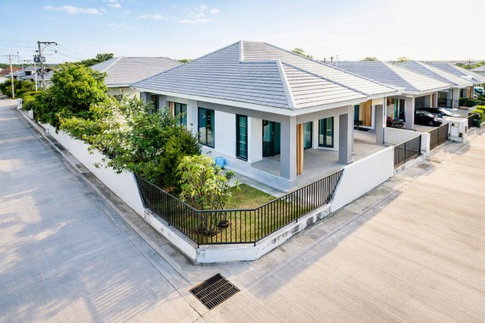 Suranaree Witthaya Sch The Mall Korat 3km. Single corner house 3beds 2baths Central Korat BungThapChang Reservoir 1km. 72sq.wah 280sq.m.,