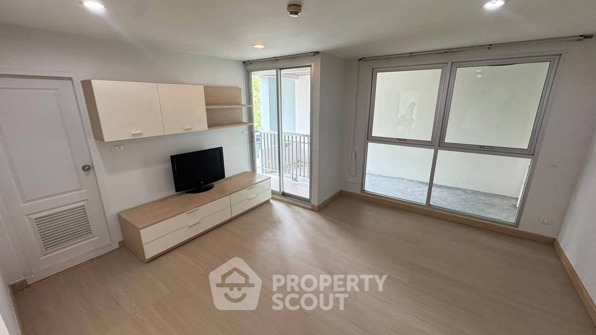 picture 1-BR Condo At The Niche Sukhumvit 49 Near MRT Phetchaburi (ID 3306953) - 1/6