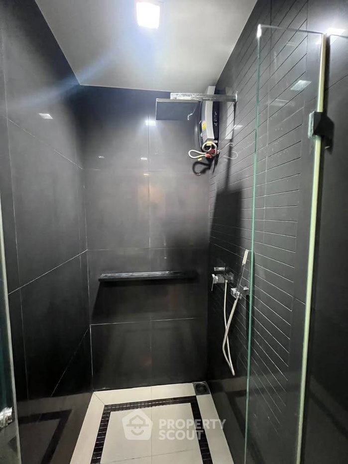 รูป คอนโด 1-ห้องนอน ที่ ริธึ่ม สาทร ใกล้ BTS สะพานตากสิน (ID 3231325) - รูปที่ 9/10