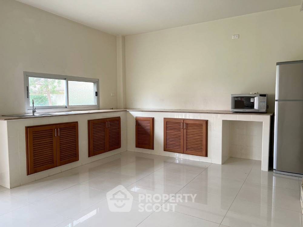 picture Spacious 3-BR House, 204 Sqm, Hang Dong, Chiang Mai (ID 1542221) - 5/13