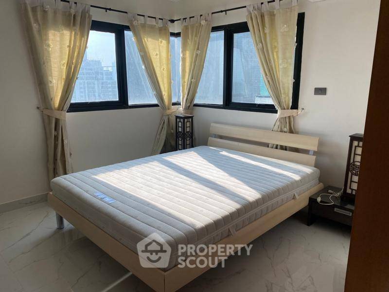 picture 3-BR Condo at Sathorn Gardens near MRT Si Lom (ID 2918176) - 5/8
