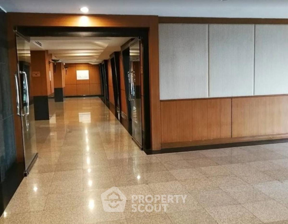picture 2-BR Sarin Place Condominium Near BTS Ratchayothin (ID 3085465) - 5/5