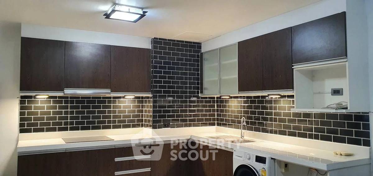 รูป คอนโด 2 ห้องนอน Euro Classic Condominium ใกล้ BTS Nana 300 เมตร (ID 2884559) - รูปที่ 2/5