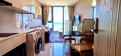 Condos for sale : 1 Bedroom Condo for Sale Copacabana Beach Jomtien Sea View