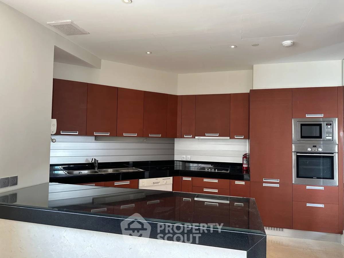 รูป ใกล้ BTS Saint Louis เพียง 200 ม. | คอนโด 2 ห้องนอน Ivy Sathorn 10 (ID 2883676) - รูปที่ 2/5