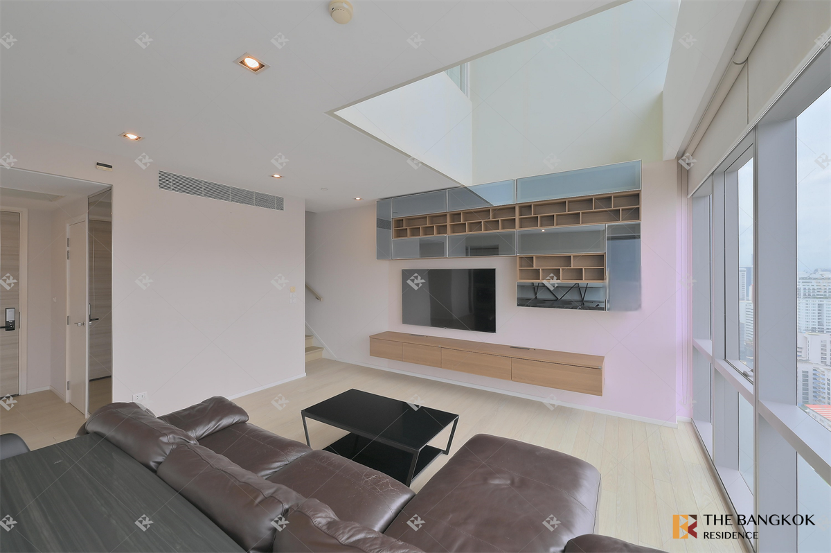 picture The Room Sukhumvit 21 Looking for an owner for this special unit - 10/10