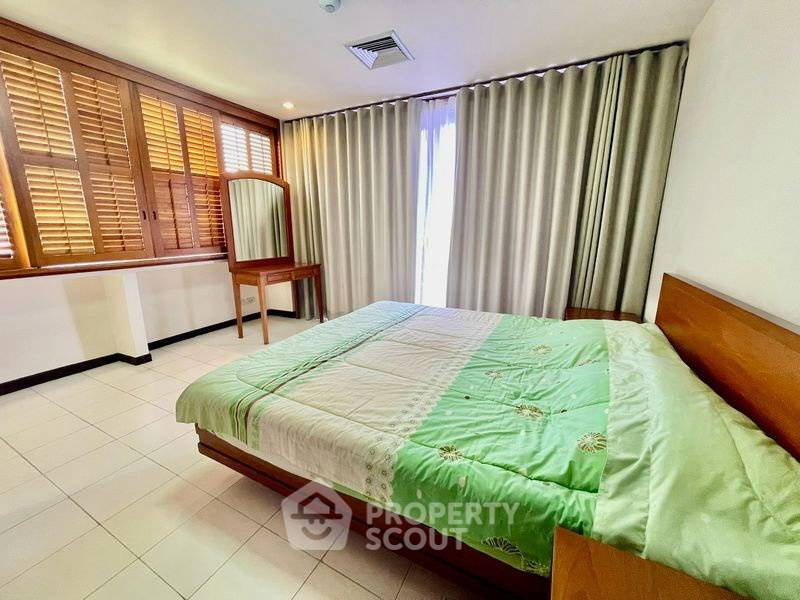picture 3-BR Condo at Rama Harbour View Condominium in Surasak (ID 3222666) - 6/15