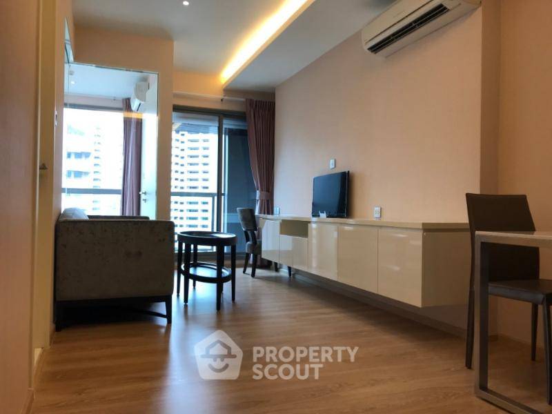 picture 1-BR H Sukhumvit 43, 42 Sqm Near BTS Phrom Phong (ID 2836001) - 1/5