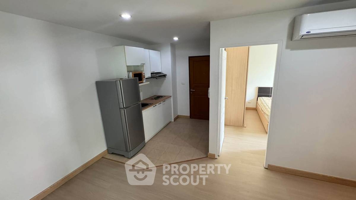 picture 1-BR Condo At The Niche Sukhumvit 49 Near MRT Phetchaburi (ID 3306953) - 3/6