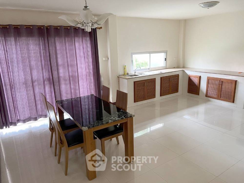 picture Spacious 3-BR House, 204 Sqm, Hang Dong, Chiang Mai (ID 1542221) - 4/13