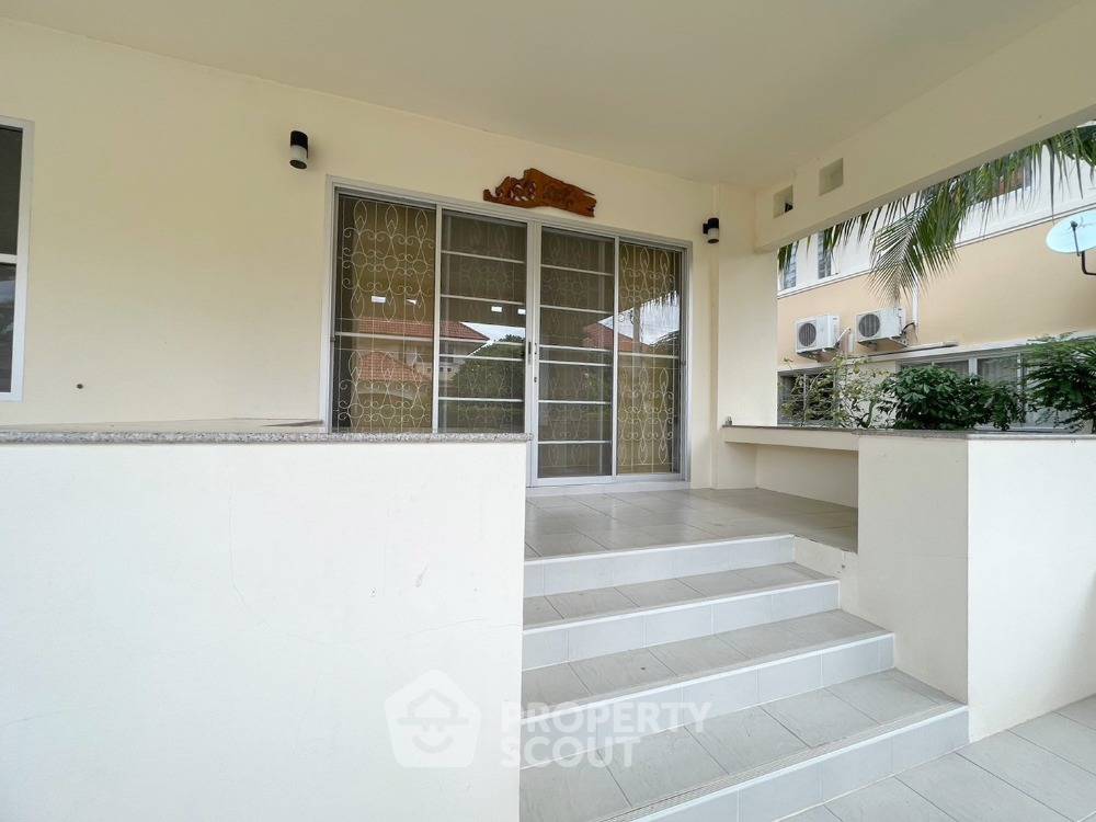 picture Spacious 3-BR House, 204 Sqm, Hang Dong, Chiang Mai (ID 1542221) - 8/13
