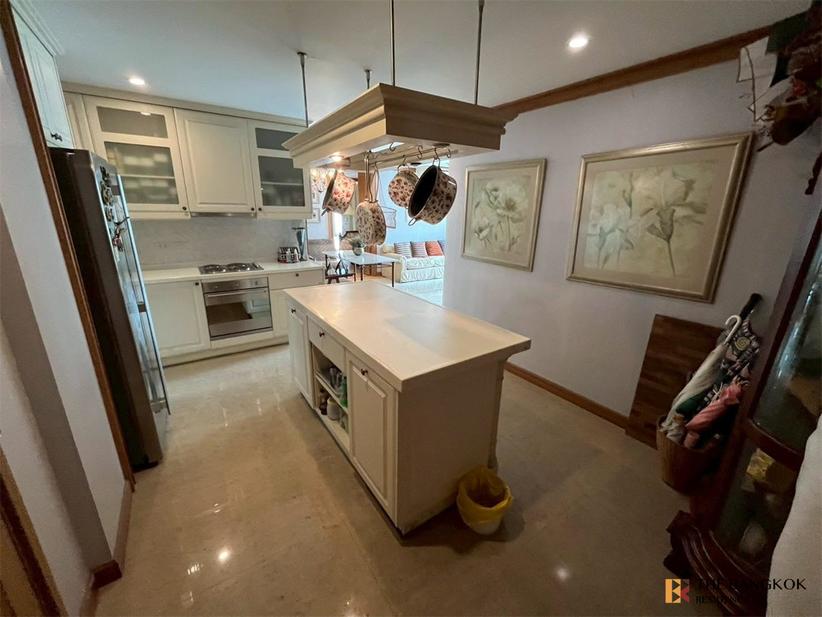 picture Navin Court Condominium - 3/10