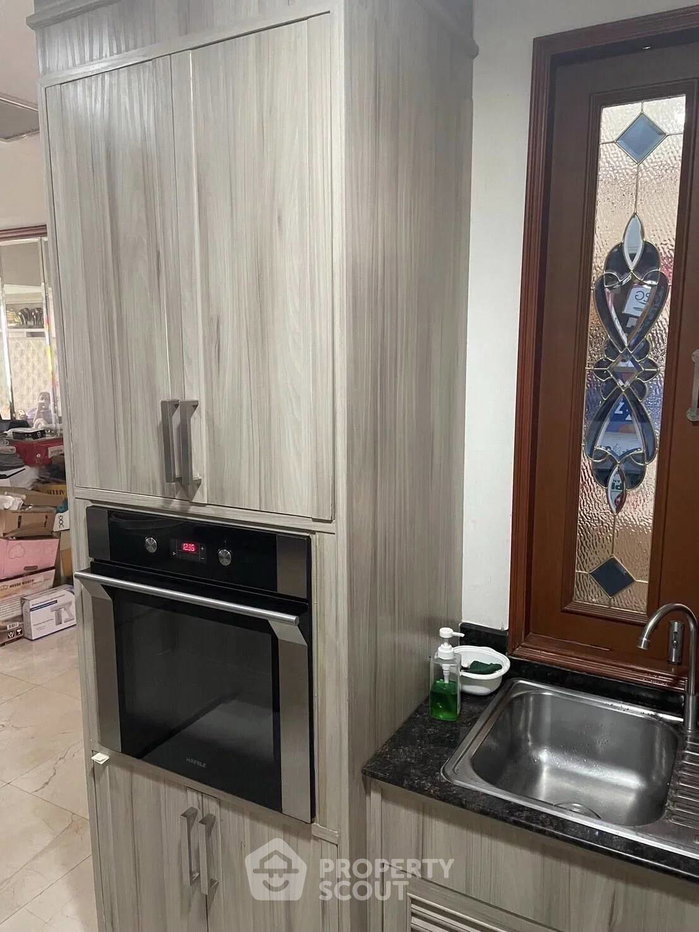 รูป คอนโด 2 ห้องนอน เลี้ยงสัตว์ได้ Premier Condominium ใกล้ BTS พร้อมพงษ์ 300 ม. (ID 2883806) - รูปที่ 4/5