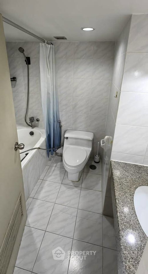 picture 2-BR Condo at Omni Tower near BTS Nana (ID 3259321) - 10/14