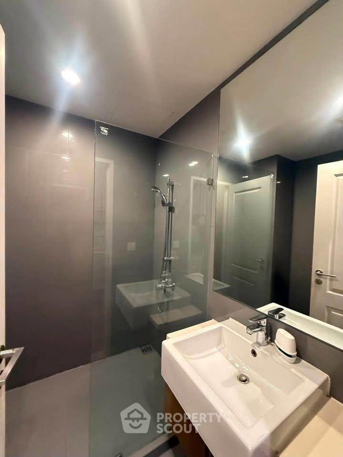 รูป 200 เมตรถึง BTS สุรศักดิ์ | 1 ห้องนอน 32 ตร.ม. Noble Revo Silom (ID 3243686) - รูปที่ 9/9