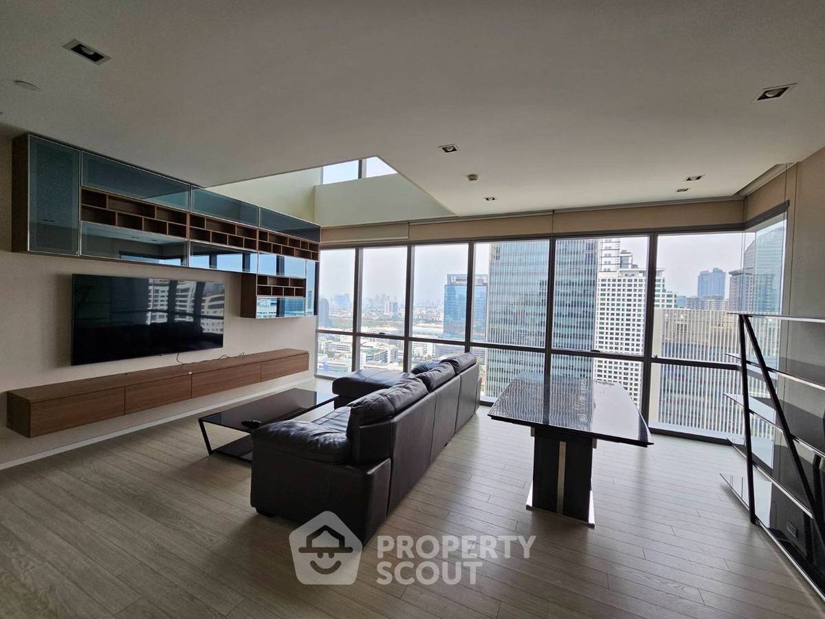 picture 28th-Floor 2-BR Condo At The Room Sukhumvit 21, MRT Sukhumvit (ID 3115624) - 2/13
