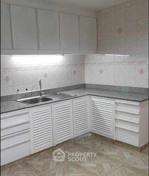 picture 236 Sqm 3-BR Condo At DS Tower 1 Near BTS Phrom Phong (ID 2834696) - 2/6