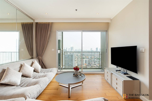 Hive Taksin Comfortable and Ready to Move-in near BTS Wongwian Yai