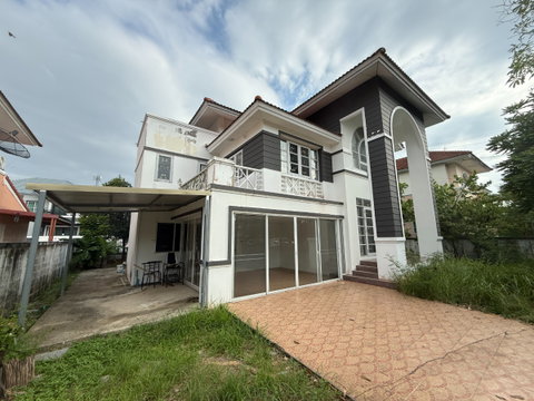 ไม่รับเอเจนท์ ขายบ้านเดี่ยว 2 ชั้น 5 ห้องนอน 220 ตรม. หมู่บ้านลลิลวัชรพล 3