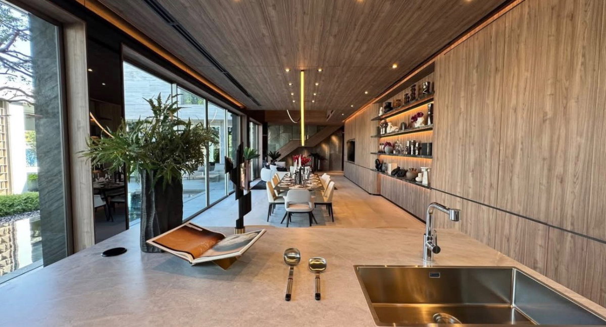 รูป ขายบ้านเดี่ยวพร้อมสระว่ายน้ำและลิฟท์ส่วนตัวในทำเลกรุงเทพกรีฑา บ้านใหม่ตกแต่งสวยพร้อมอยู่  - รูปที่ 14/18