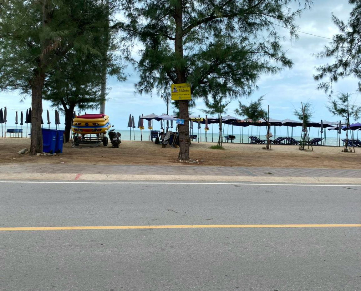 รูป ทรัพย์พร้อมทำธุรกิจ ใกล้ชายหาดชะอำเพียง 120 ม. | 16 ห้องพัก | อาคาร คสล. 3 ชั้น | ที่ดิน 64.40 ตร.วา - รูปที่ 11/12