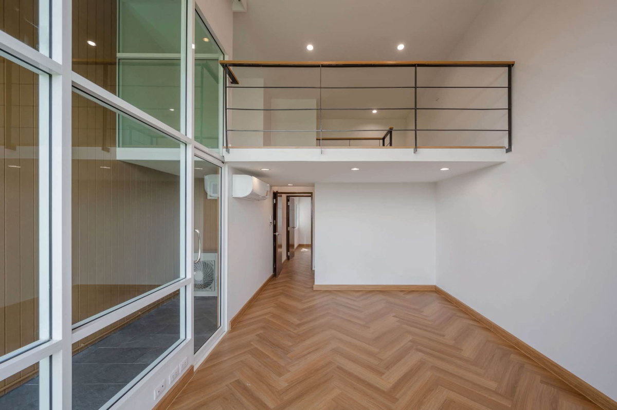 รูป ทาวน์โฮมรีโนเวทใหม่ : Onyx นาคนิวาส 48 4 ห้องนอน 5 ห้องน้ำ | ใกล้ Central Eastville - รูปที่ 2/5