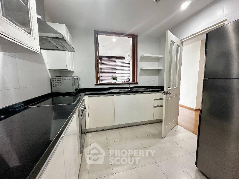 picture 3-BR Condo at Siri Residence Sukhumvit near BTS Phrom Phong (ID 2918147) - 5/8