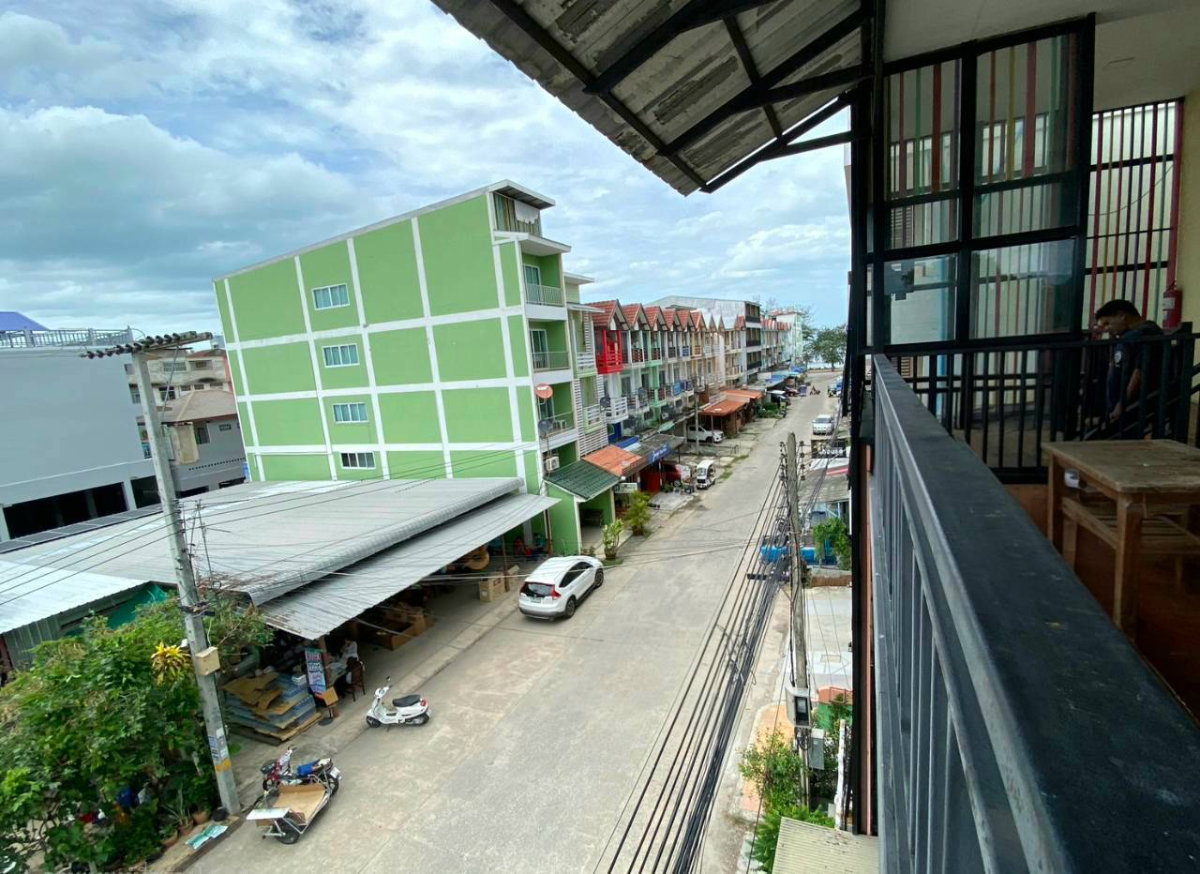 รูป ทรัพย์พร้อมทำธุรกิจ ใกล้ชายหาดชะอำเพียง 120 ม. | 16 ห้องพัก | อาคาร คสล. 3 ชั้น | ที่ดิน 64.40 ตร.วา - รูปที่ 2/12