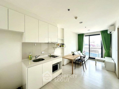 1-BR Condo at Rhythm Sukhumvit 42 near BTS Ekkamai (ID 2918326)