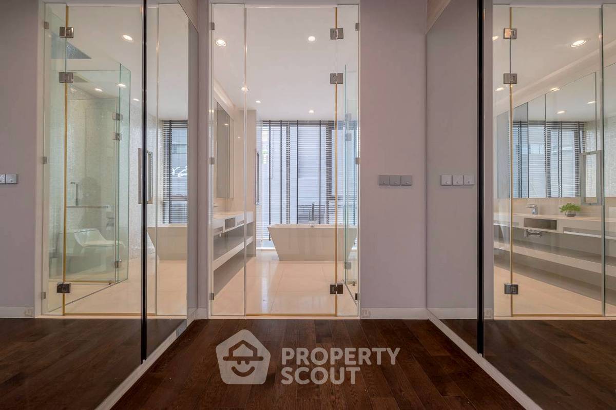 picture 2-BR Condo at Vittorio Sukhumvit 39 near BTS Phrom Phong (ID 3298640) - 12/36