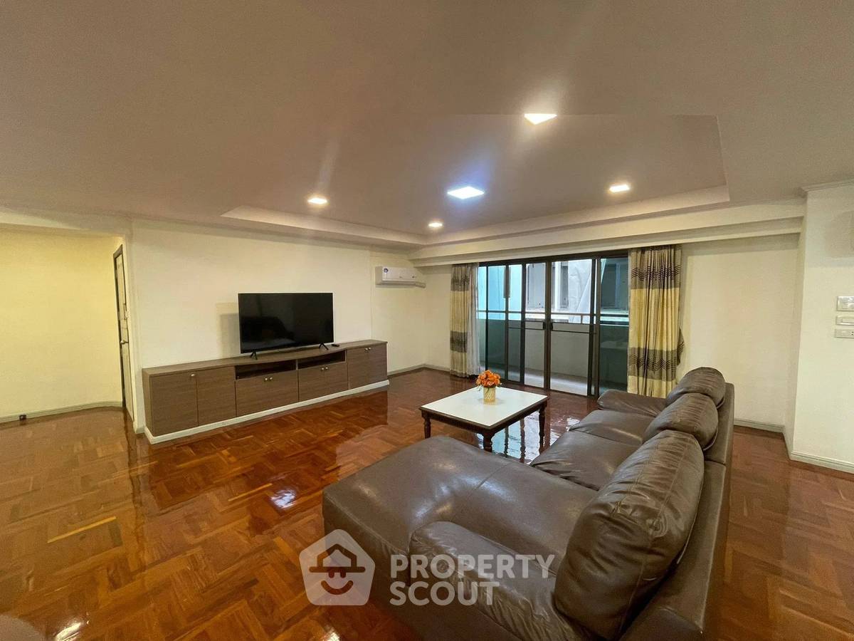 picture Spacious 3-BR 280 Sqm At The Amethyst Sukhumvit 39 Near BTS Phrom Phong (ID 2884359) - 4/5