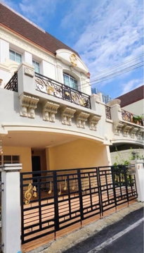 ขายด่วน! ทาวน์เฮาส์หลังใหญ่ใจกลางเมือง - พื้นที่ใช้สอยจัดเต็ม 340 ตร.ม. |เนื้อที่ 34.2ตารางวา | ลึกถึง 24เมตร