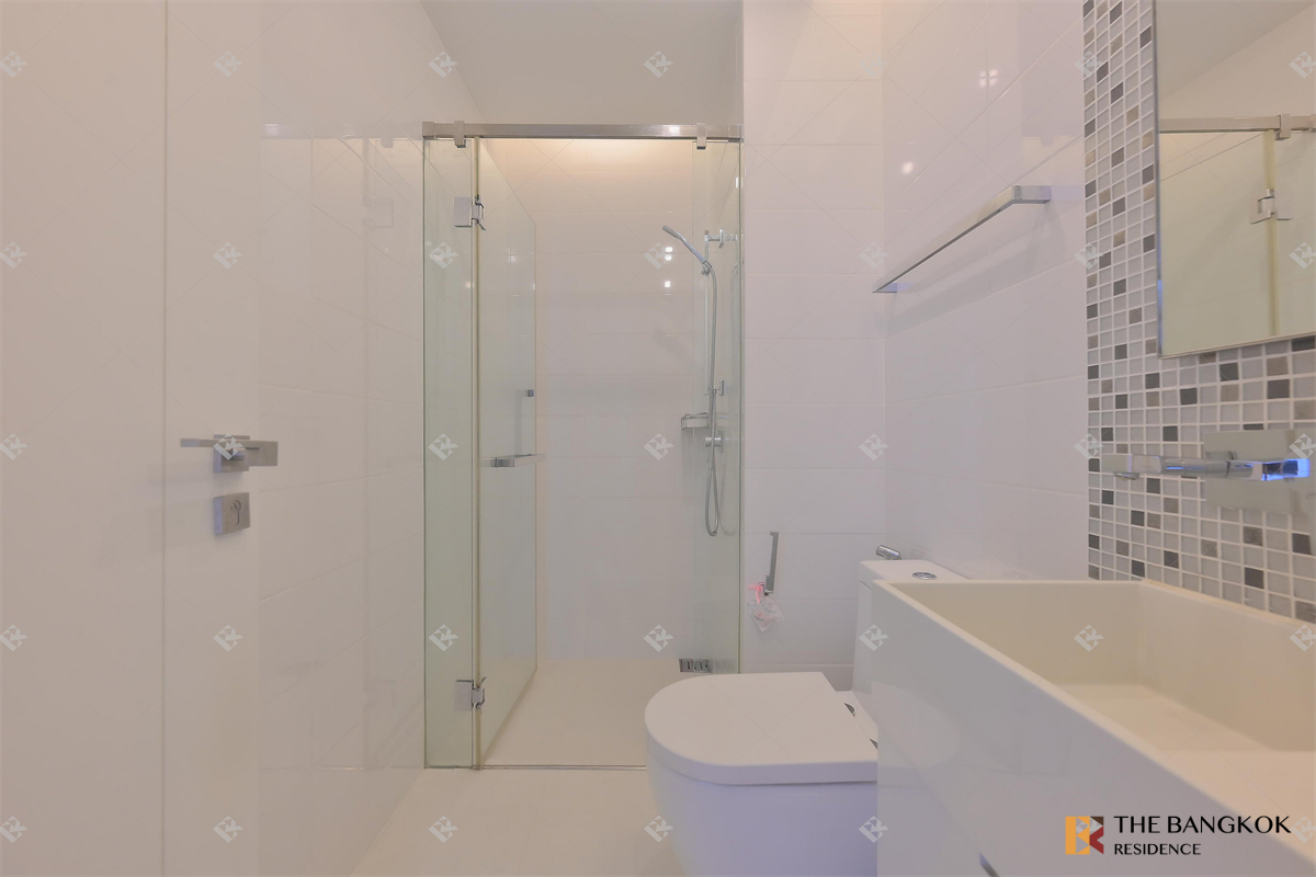 picture The Room Sukhumvit 21 Looking for an owner for this special unit - 3/10