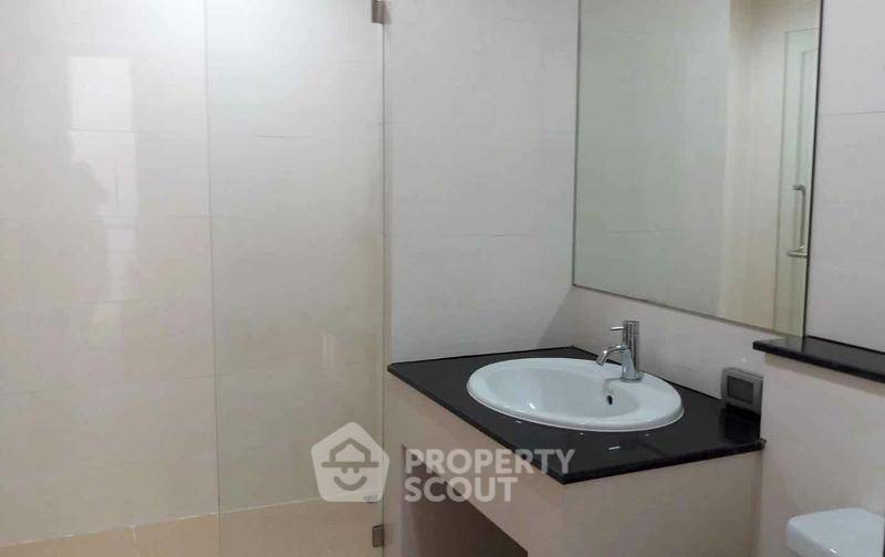 picture 2-BR Condo at The Amethyst Sukhumvit 39 near BTS Phrom Phong (ID 2835119) - 2/8