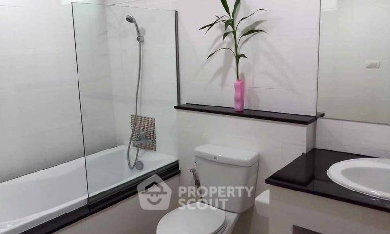 picture 2-BR Condo at The Amethyst Sukhumvit 39 near BTS Phrom Phong (ID 2835119) - 1/8