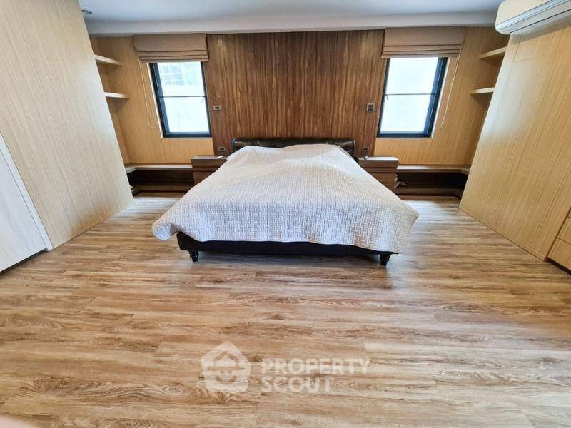 picture 2-BR Condo at Le Premier 1 Condominium near MRT Sukhumvit (ID 2834502) - 2/8