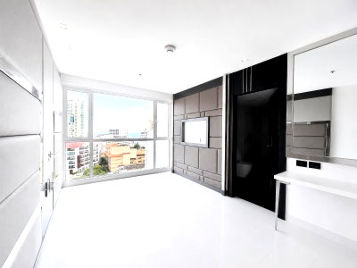 ขายคอนโด : 2 Bedroom Condo for Sale Sky Residences Pattaya Sea View