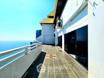 Condos for sale : 4-BR Condo at Cha-Am Grand Condotel close to Cha-Am Beach (ID 2896975)
