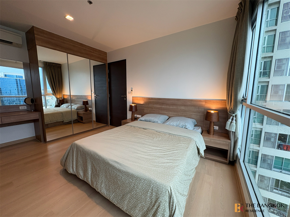picture RHYTHM Sathorn near BTS Saphan Taksin Popular units sell out fast - 4/10