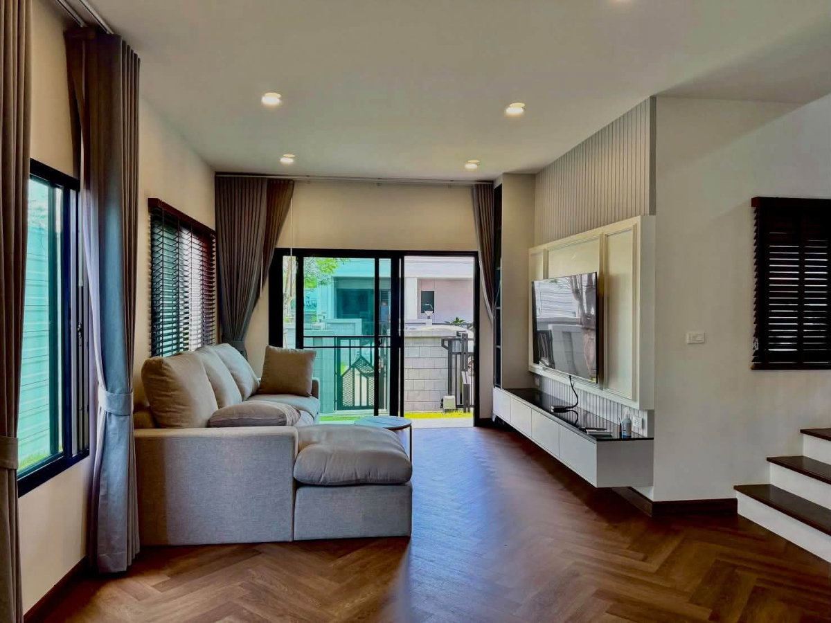 รูป ให้เช่า บ้านเดี่ยวหรู 4 ห้องนอน บริทาเนีย บางนา–ศรีวารี บ้านหลังริม ตกแต่งครบ พร้อมอยู่ 65,000 บาท/เดือน - รูปที่ 2/15