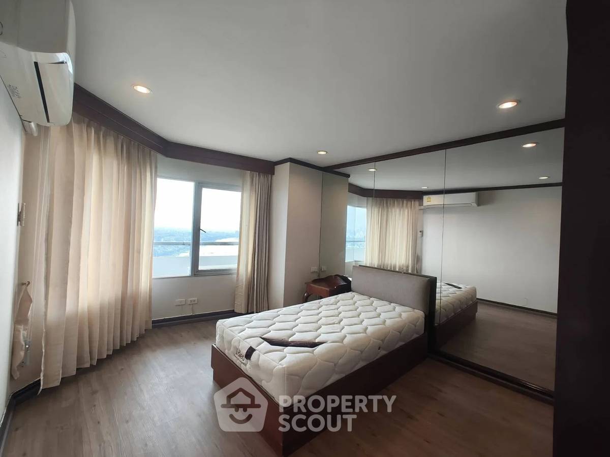 picture 3-BR Condo at Bangkok River Marina near MRT Bang Phlat (ID 2883780) - 3/5