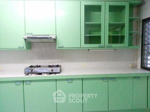 คอนโด 3-ห้องนอน ที่ เพรสทีจ ทาวเวอร์ คอนโดมิเนียม ใกล้ MRT สุขุมวิท (ID 2918287)