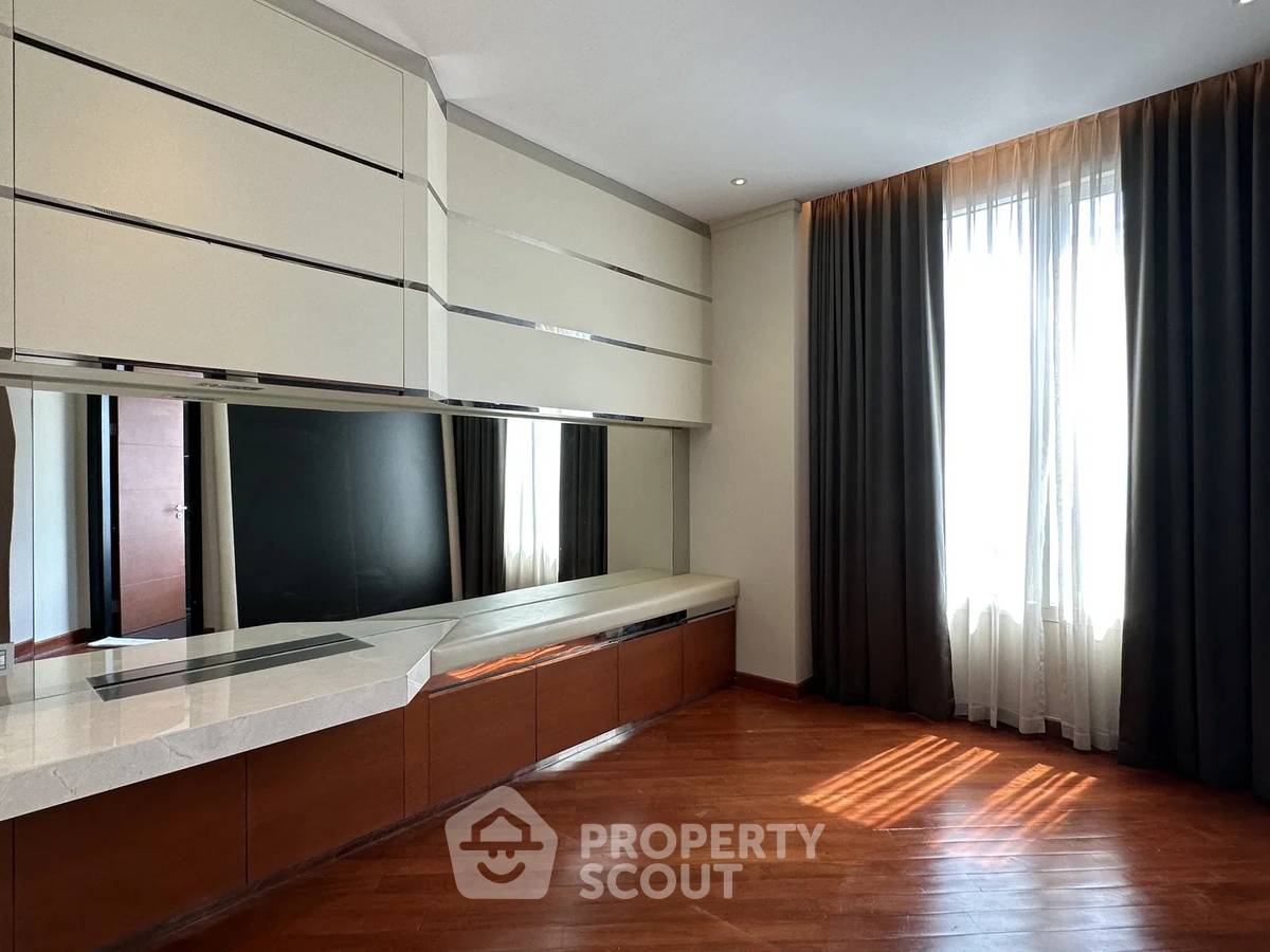 รูป ใกล้ BTS Saint Louis เพียง 200 ม. | คอนโด 2 ห้องนอน Ivy Sathorn 10 (ID 2883676) - รูปที่ 4/5
