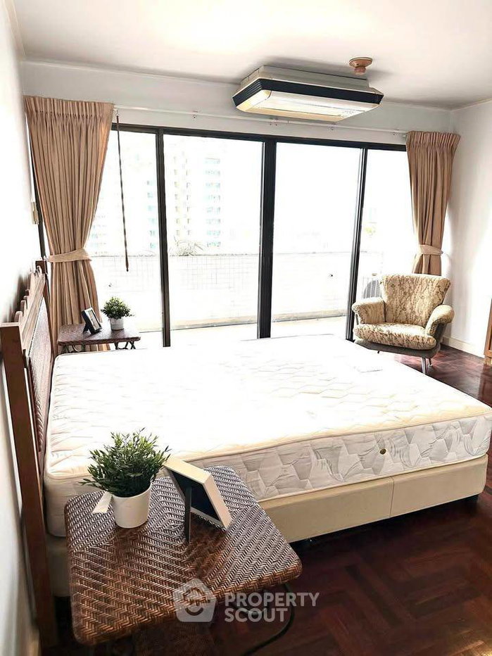 picture 3-BR At Richmond Palace Condominium Near BTS Phrom Phong (ID 2438146) - 1/8