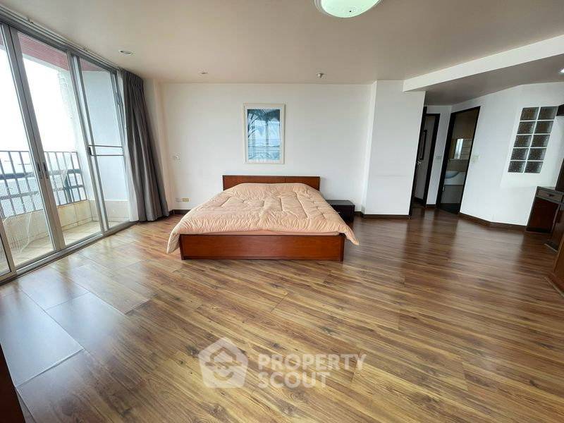 picture 3-BR Condo at Rama Harbour View Condominium in Surasak (ID 3222674) - 8/15