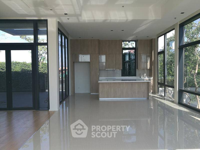 picture 3-BR 445 Sqm Circle Living Prototype New Petchburi MRT Phetchaburi (ID 2834807) - 2/8