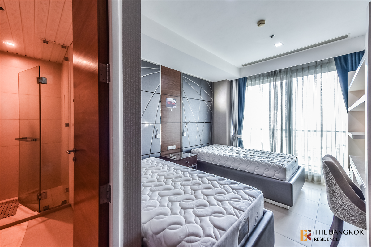 picture The River Ultimate Luxury Lifestyle with Convenience near BTS Saphan Taksin - 2/10